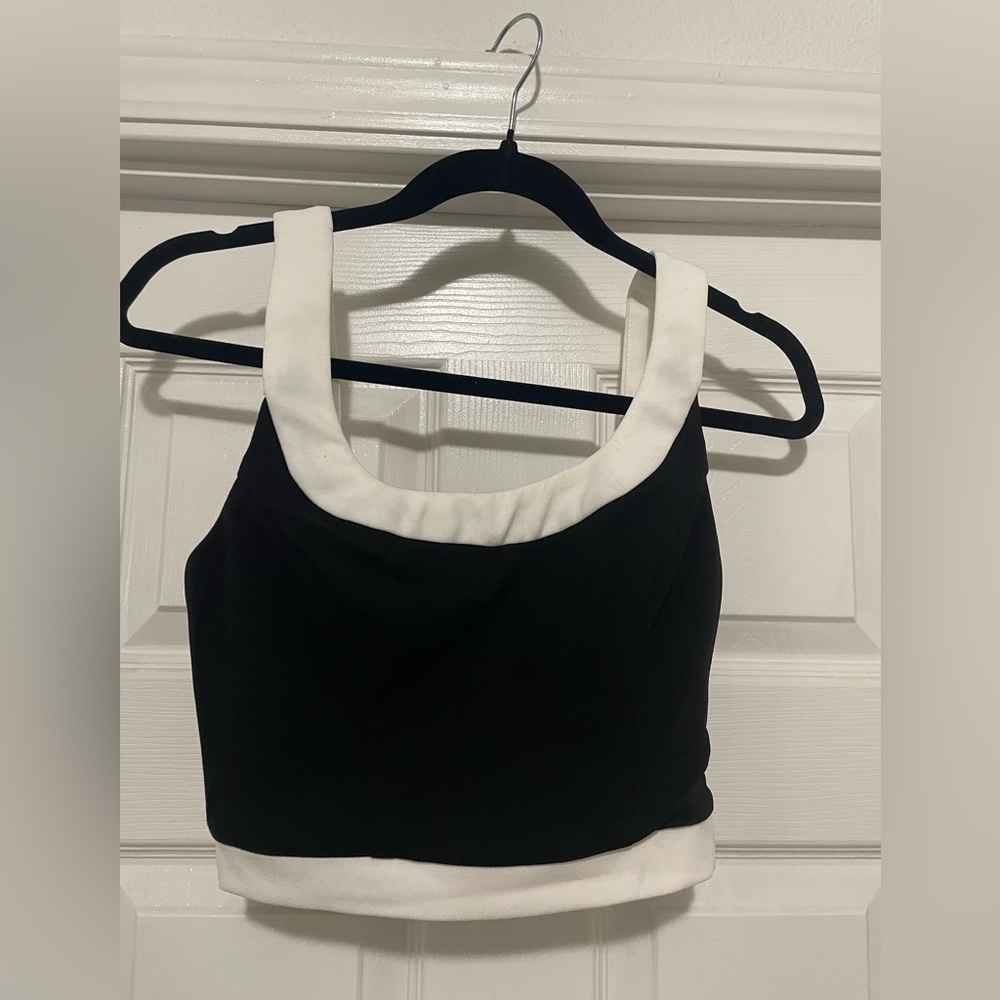 🌟5/$15🌟 NWT Lulu's Black and Cream Sleeveless Crop Top